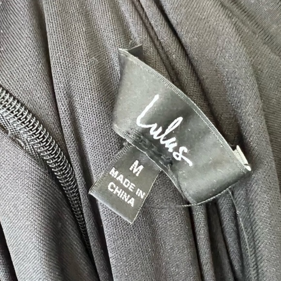 LULU’S Stunning Low Neck-Line Gown - Picture 4 of 12